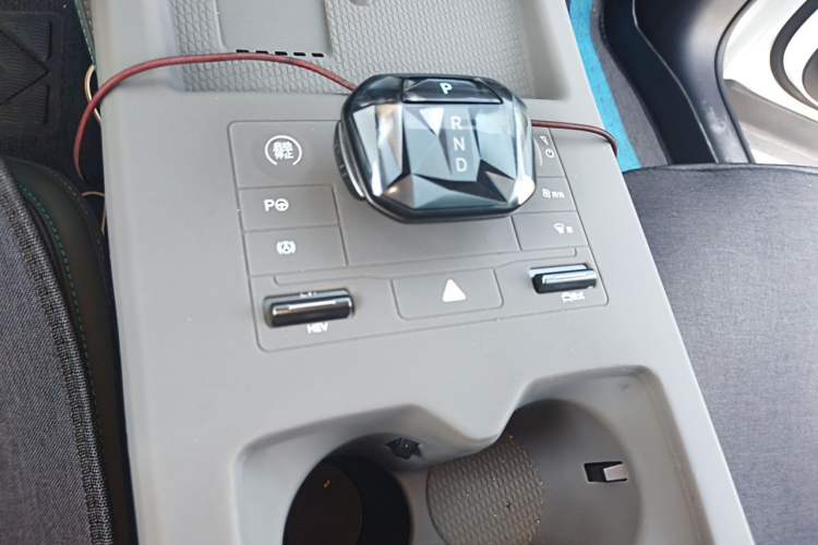Used BYD Song L DM-i 2025 Intelligent Driving Version 160 km Beyond-Range Type Gear Lever