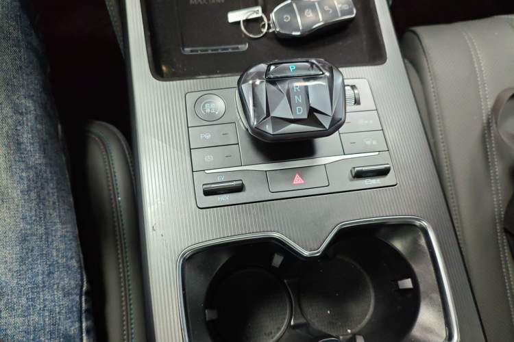 Used BYD Song L DM-i 2025 Intelligent Driving Version 160 km Beyond-Range Type Gear Lever