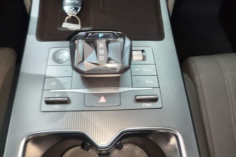 Used BYD Song L DM-i 2025 Intelligent Driving Version 160 km Beyond-Range Type Gear Lever