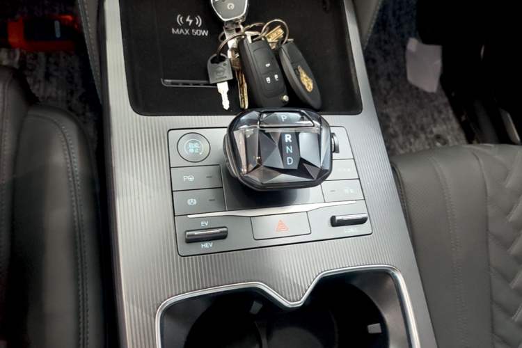Used BYD Song L DM-i 2025 Intelligent Driving Version 112 km Beyond-Range Type Gear Lever
