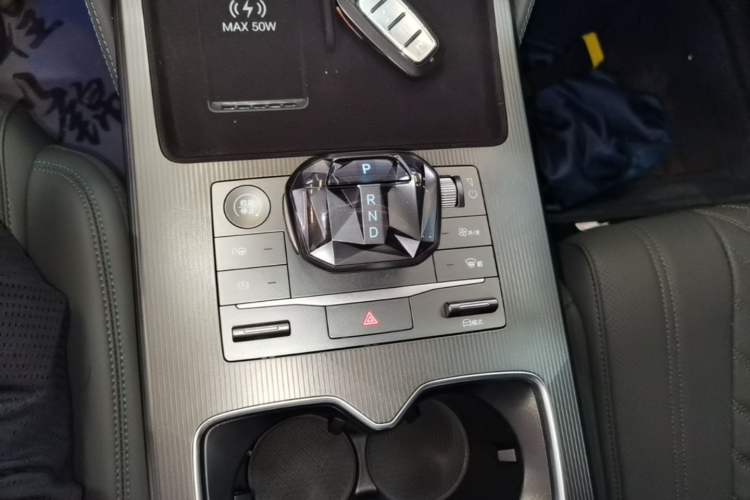 Used BYD Song L DM-i 2025 Intelligent Driving Version 112 km Beyond-Range Type Gear Lever