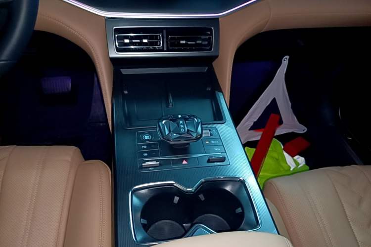 Used BYD Song L DM-i 2025 Intelligent Driving Version 160 km Beyond-Range Type Gear Lever