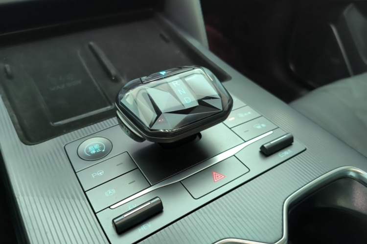Used BYD Song L DM-i 2025 Intelligent Driving Version 112 km Beyond-Range Type Gear Lever