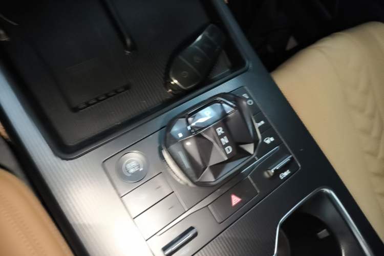 Used BYD Song L DM-i 2025 Intelligent Driving Version 112 km Beyond-Range Type Gear Lever