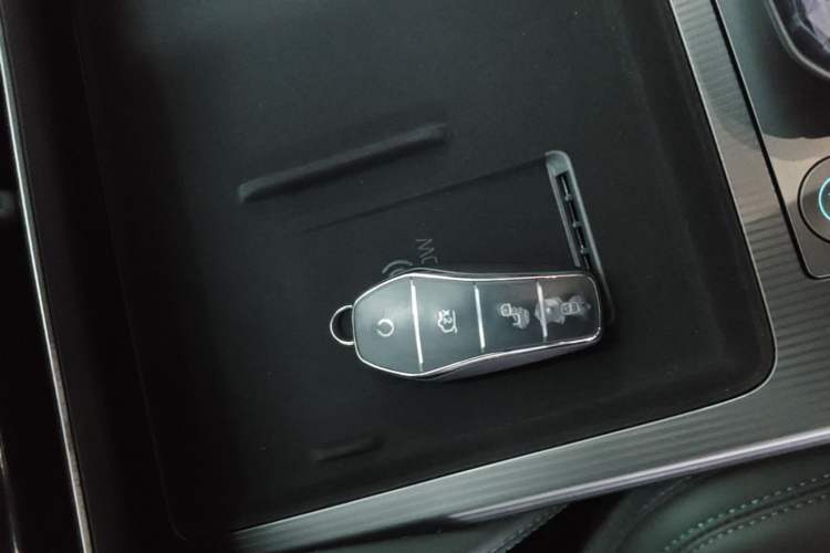 Used BYD Song L DM-i 2025 Intelligent Driving Version 160 km Beyond-Range Type Interior 1