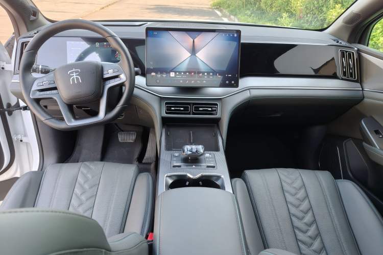 Used BYD Song L DM-i 2025 Intelligent Driving Version 112 km Beyond-Range Type Interior 1