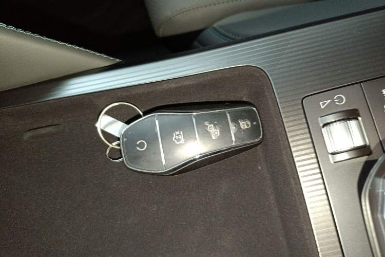 Used BYD Song L DM-i 2025 Intelligent Driving Version 160 km Beyond-Range Type Interior 1
