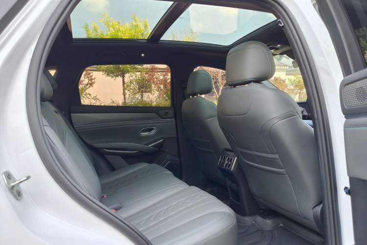 Used BYD Song L DM-i 2025 Intelligent Driving Version 112 km Beyond-Range Type Interior 2