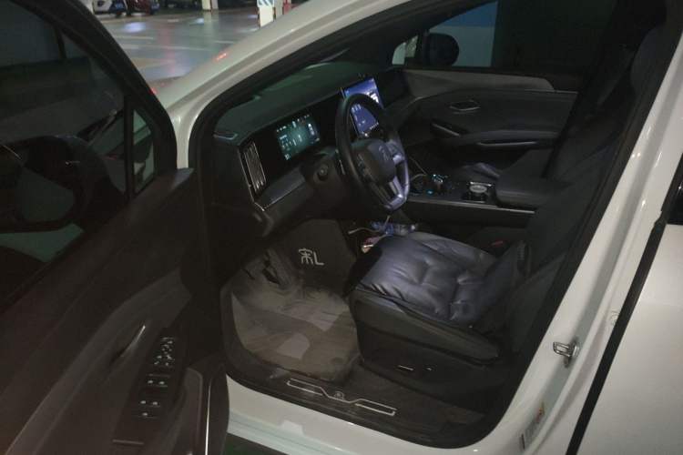 Used BYD Song L DM-i 2025 Intelligent Driving Version 112 km Leading Trim Interior 3