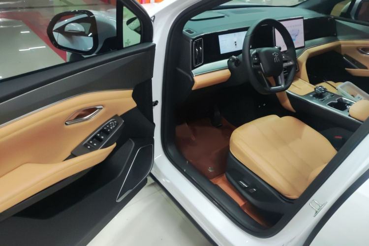 Used BYD Song L DM-i 2025 Intelligent Driving Version 112 km Leading Trim Interior 3