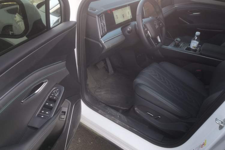 Used BYD Song L DM-i 2025 Intelligent Driving Version 160 km Beyond-Range Type Interior 3