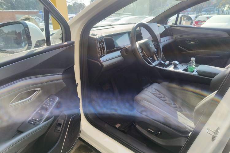 Used BYD Song L DM-i 2025 Intelligent Driving Version 160 km Beyond-Range Type Interior 3