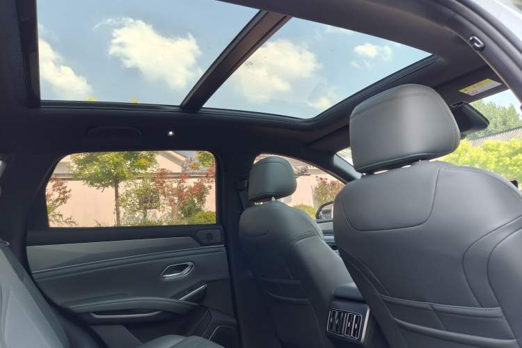 Used BYD Song L DM-i 2025 Intelligent Driving Version 112 km Beyond-Range Type Interior 3