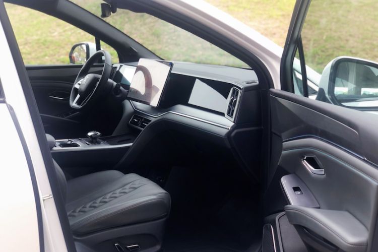 Used BYD Song L DM-i 2025 Intelligent Driving Version 160 km Beyond-Range Type Interior 4