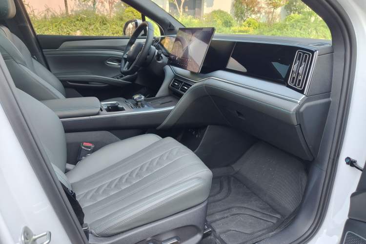 Used BYD Song L DM-i 2025 Intelligent Driving Version 112 km Beyond-Range Type Interior 6