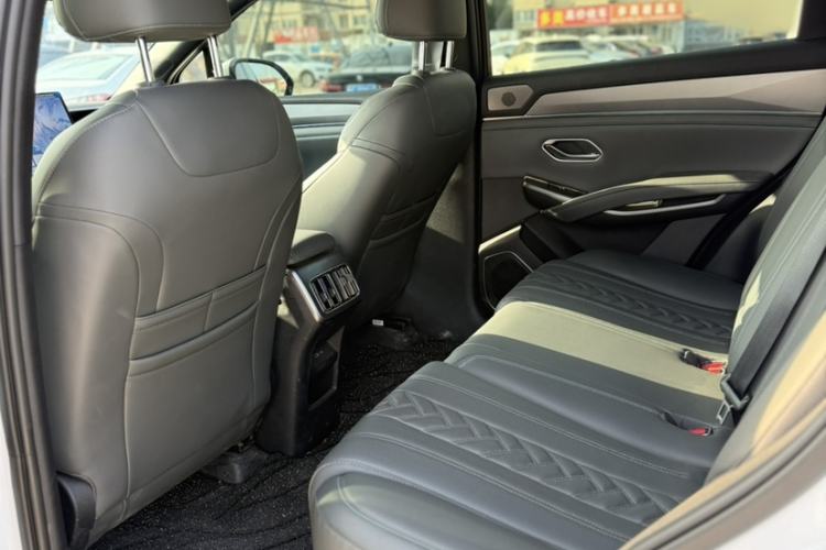 Used BYD Song L DM-i 2025 Intelligent Driving Version 160 km Beyond-Range Type Interior 7