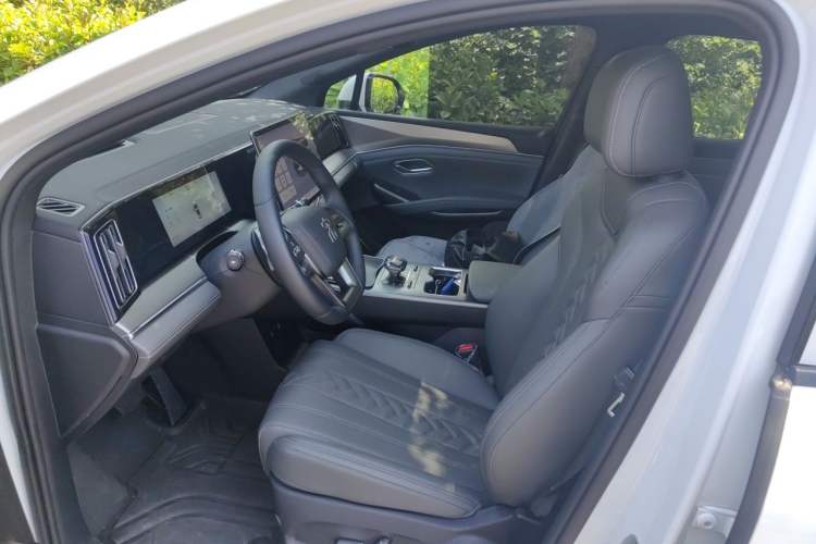 Used BYD Song L DM-i 2025 Intelligent Driving Version 160 km Beyond-Range Type Left Front Seat
