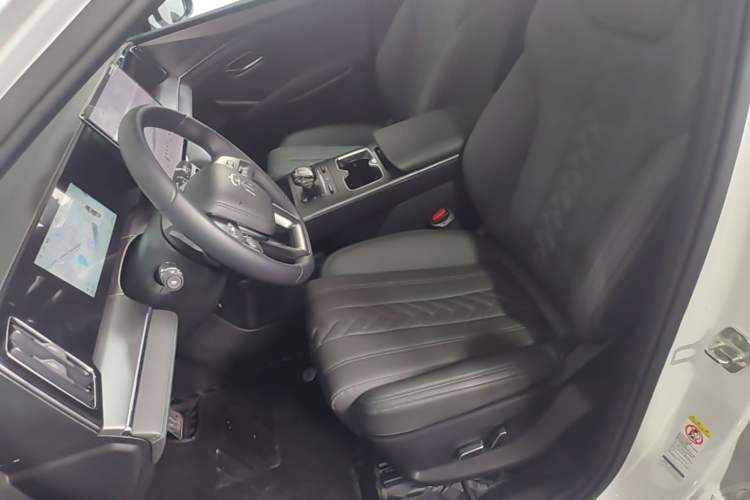 Used BYD Song L DM-i 2025 Intelligent Driving Version 112 km Beyond-Range Type Left Front Seat
