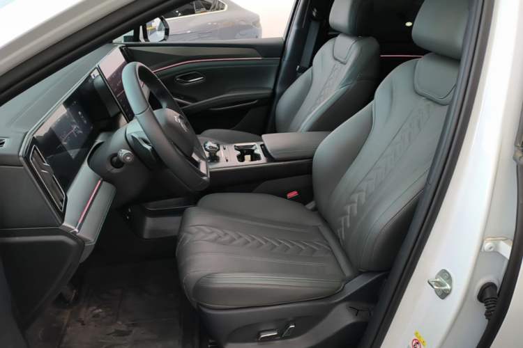 Used BYD Song L DM-i 2025 Intelligent Driving Version 112 km Beyond-Range Type Left Front Seat