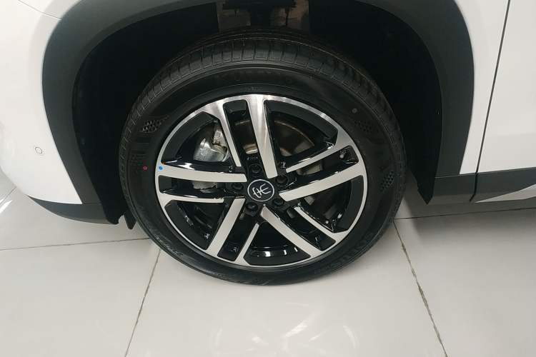 Used BYD Song L DM-i 2025 Intelligent Driving Version 112 km Leading Trim Left Front Wheel Hub