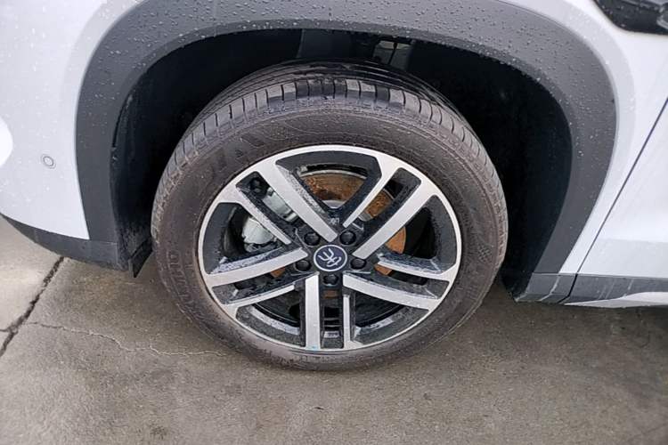 Used BYD Song L DM-i 2025 Intelligent Driving Version 112 km Leading Trim Left Front Wheel Hub
