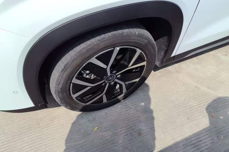 Used BYD Song L DM-i 2025 Intelligent Driving Version 160 km Beyond-Range Type Left Front Wheel Hub