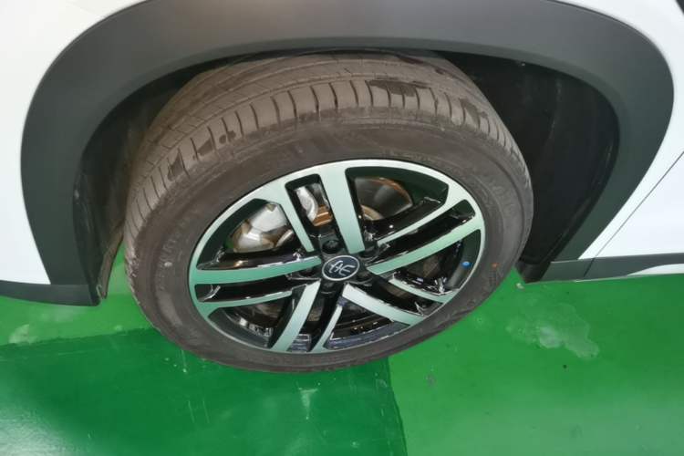 Used BYD Song L DM-i 2025 Intelligent Driving Version 112 km Leading Trim Left Front Wheel Hub