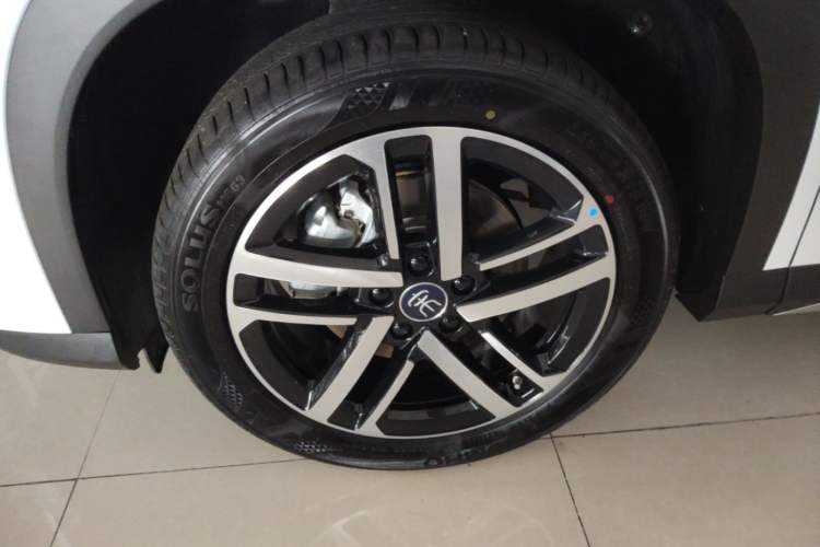 Used BYD Song L DM-i 2025 Intelligent Driving Version 112 km Leading Trim Left Front Wheel Hub