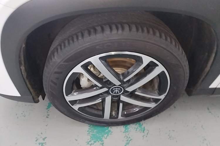 Used BYD Song L DM-i 2025 Intelligent Driving Version 112 km Leading Trim Left Front Wheel Hub