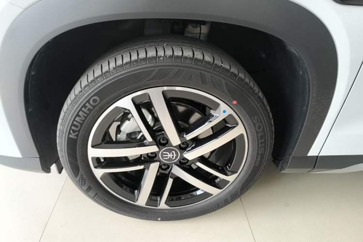 Used BYD Song L DM-i 2025 Intelligent Driving Version 112 km Leading Trim Left Front Wheel Hub