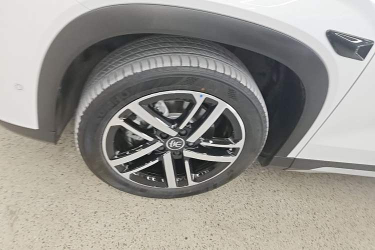 Used BYD Song L DM-i 2025 Intelligent Driving Version 112 km Leading Trim Left Front Wheel Hub