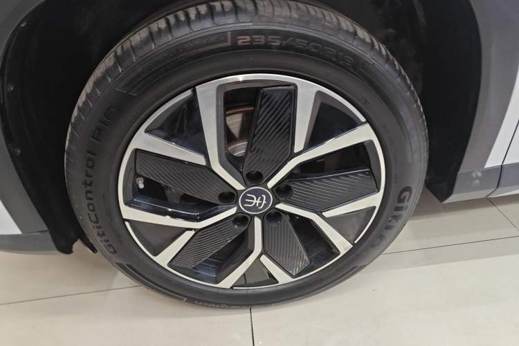 Used BYD Song L DM-i 2025 Intelligent Driving Version 160 km Beyond-Range Type Left Front Wheel Hub