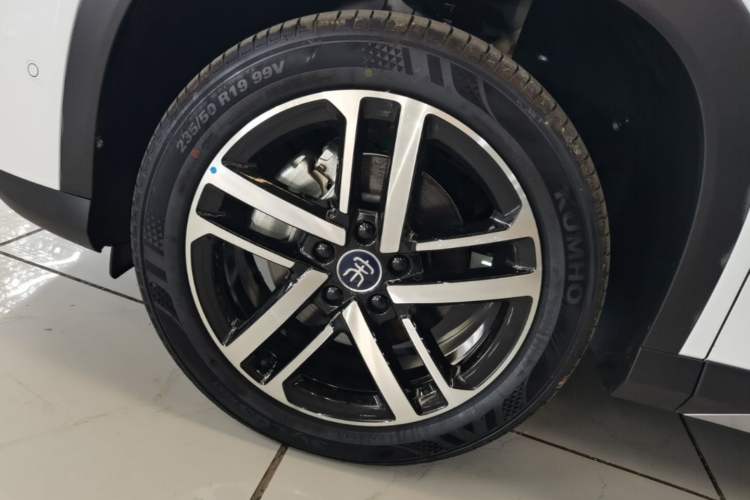 Used BYD Song L DM-i 2025 Intelligent Driving Version 112 km Beyond-Range Type Left Front Wheel Hub