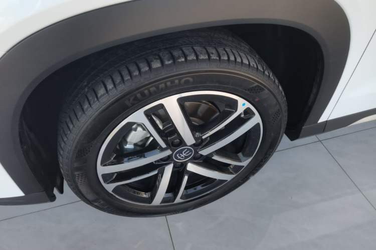 Used BYD Song L DM-i 2025 Intelligent Driving Version 112 km Leading Trim Left Front Wheel Hub