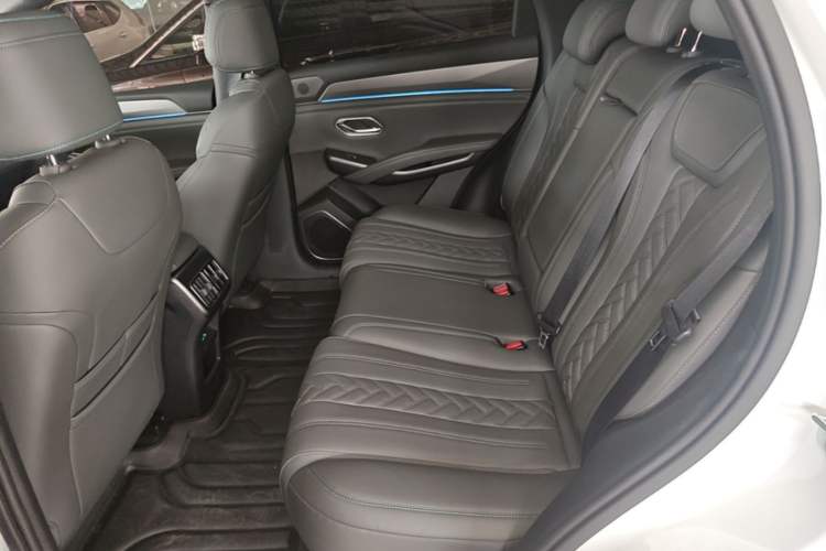 Used BYD Song L DM-i 2025 Intelligent Driving Version 112 km Beyond-Range Type Left Rear Seat