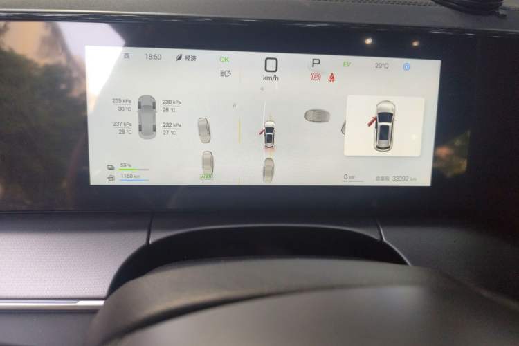 Used BYD Song L DM-i 2025 Intelligent Driving Version 112 km Beyond-Range Type Odometer Close Up