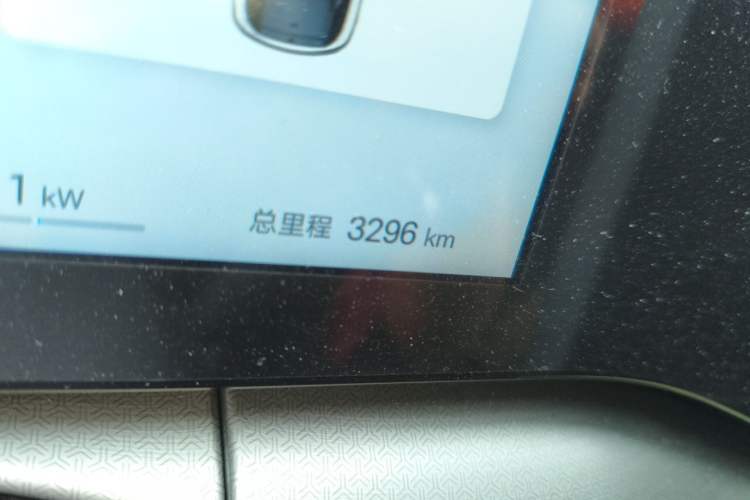 Used BYD Song L DM-i 2025 Intelligent Driving Version 160 km Beyond-Range Type Odometer Close Up