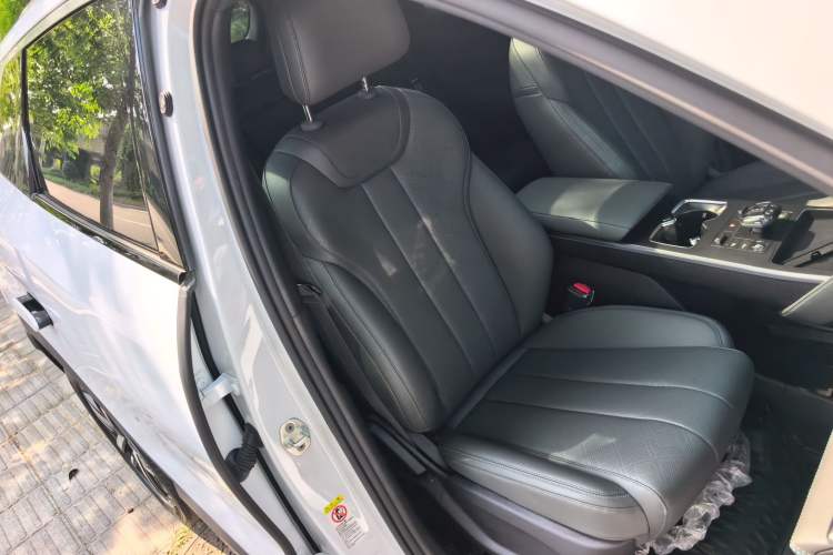 Used BYD Song L DM-i 2025 Intelligent Driving Version 112 km Leading Trim Right Front Seat