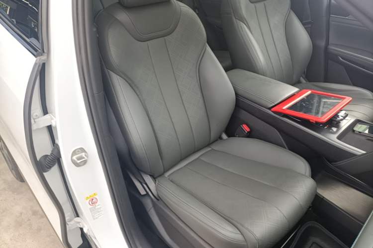Used BYD Song L DM-i 2025 Intelligent Driving Version 112 km Leading Trim Right Front Seat