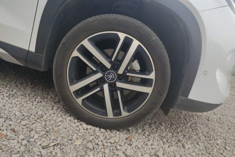 Used BYD Song L DM-i 2025 Intelligent Driving Version 112 km Leading Trim Right Front Wheel Hub