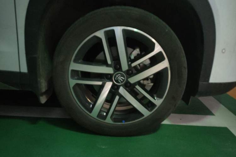 Used BYD Song L DM-i 2025 Intelligent Driving Version 112 km Leading Trim Right Front Wheel Hub