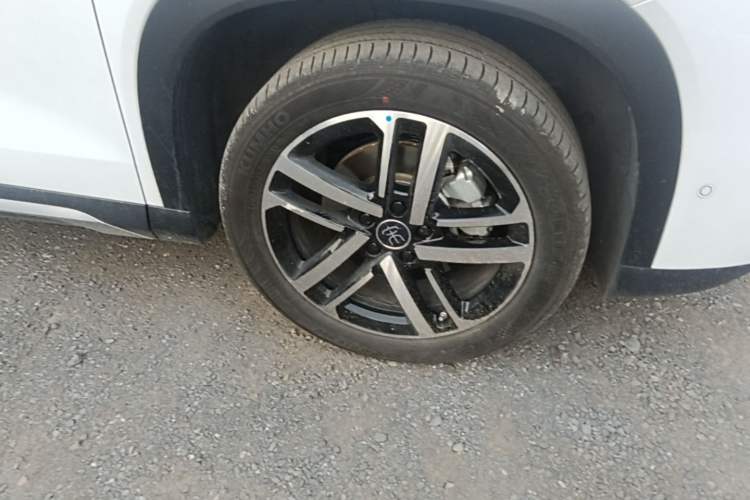Used BYD Song L DM-i 2025 Intelligent Driving Version 112 km Leading Trim Right Front Wheel Hub