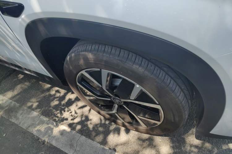 Used BYD Song L DM-i 2025 Intelligent Driving Version 160 km Beyond-Range Type Right Front Wheel Hub
