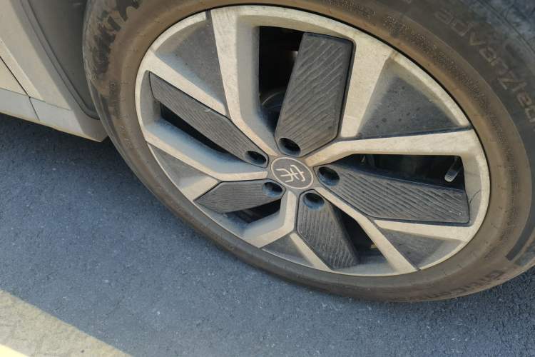 Used BYD Song L DM-i 2025 Intelligent Driving Version 160 km Excellence Edition Right Front Wheel Hub