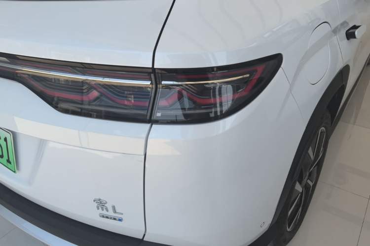 Used BYD Song L DM-i 2025 Intelligent Driving Version 160 km Excellence Edition Right Rear Taillight