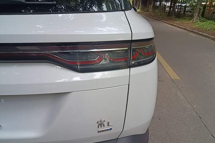 Used BYD Song L DM-i 2025 Intelligent Driving Version 160 km Beyond-Range Type Right Rear Taillight