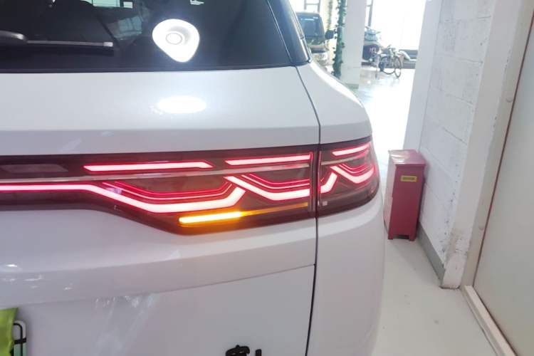 Used BYD Song L DM-i 2025 Intelligent Driving Version 112 km Beyond-Range Type Right Rear Taillight