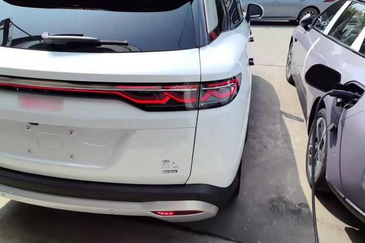 Used BYD Song L DM-i 2025 Intelligent Driving Version 160 km Beyond-Range Type Right Rear Taillight