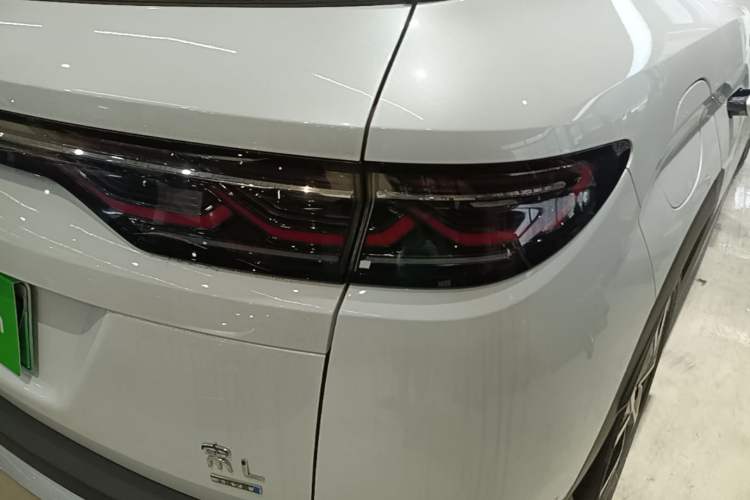 Used BYD Song L DM-i 2025 Intelligent Driving Version 160 km Beyond-Range Type Right Rear Taillight