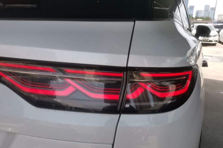 Used BYD Song L DM-i 2025 Intelligent Driving Version 160 km Beyond-Range Type Right Rear Taillight